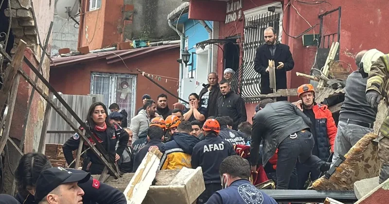 В центре Стамбула обрушились жилые дома видео