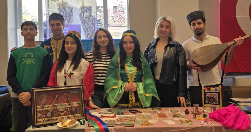 London Universitet Kollecində Azərbaycanla bağlı Novruz stendi qurulub