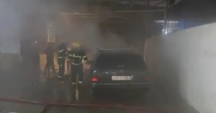Mercedes сгорел в Кюрдамире ВИДЕО