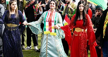 On minlərlə kürd Novruz bayramını qeyd etmək üçün Bonna axın etdi...
