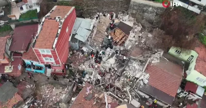 В Стамбуле 7 пострадавших госпитализированы после обрушения зданий ФОТО/ОБНОВЛЕНО