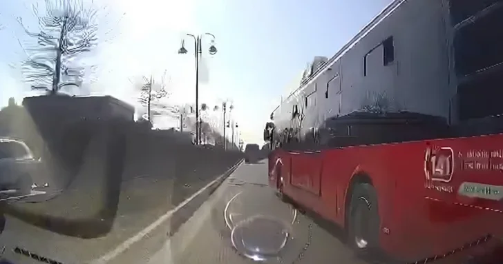 В Сумгайыте зафиксировано грубое нарушение ПДД водителем автобуса