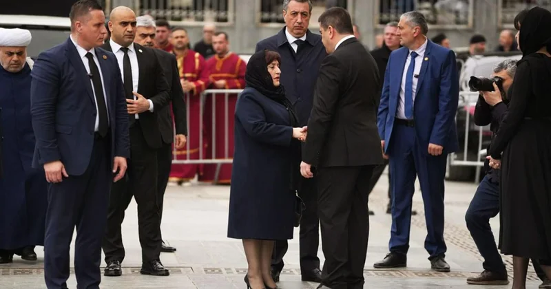 Sahibə Qafarova II İlya həzrətlərinin dəfn mərasimində iştirak edib FOTO