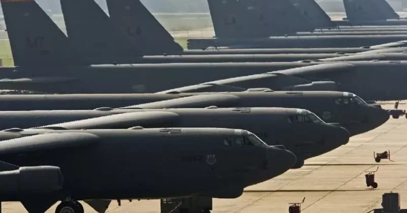 The Independent: Неизвестные дроны устроили налет на авиабазу США с ядерными B 52