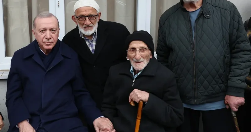Prezident Ərdoğan Rizədə qonşuları ilə bayramlaşıb
