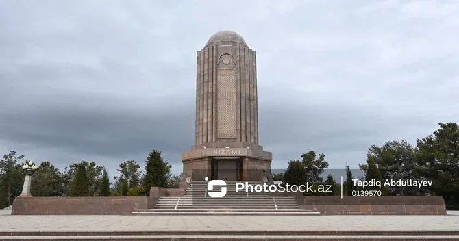 Zamanın sınağından çıxan ziyarətgah: Nizami türbəsinin hekayəsi FOTOREPORTAJ