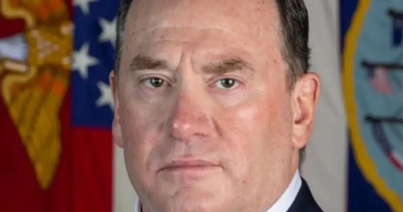 Министр ВМС США подал в отставку