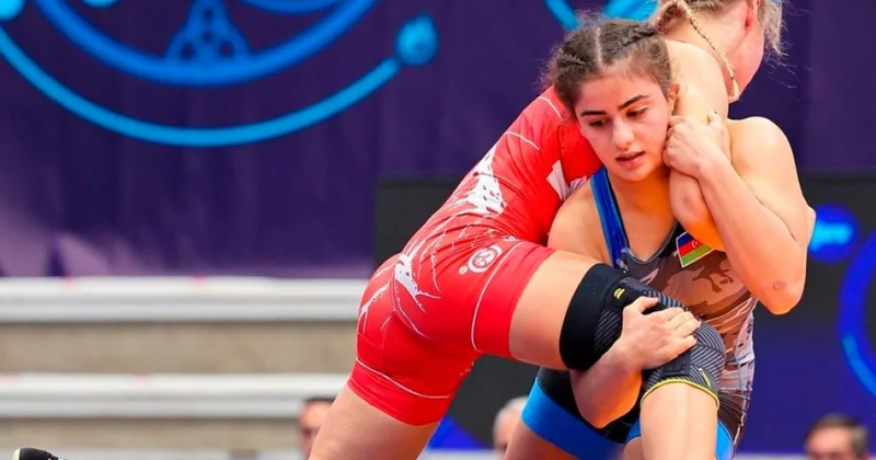 Азербайджанские женщины борцы вступают в борьбу на чемпионате Европы