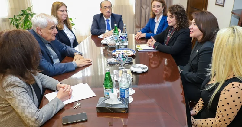 ADU da “Gələcəyin İngilis Dili (Future English)” layihəsinin yekunlarına həsr olunmuş tədbir keçirilib FOTO