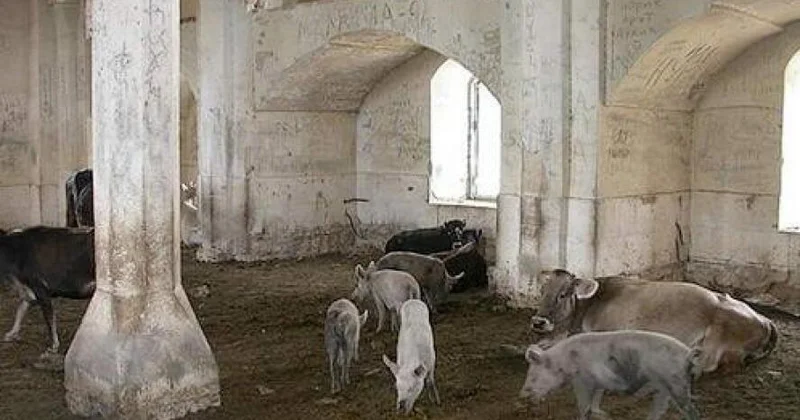 Allahın evini dağıdan insana məxsus olanı daha asan məhv edər