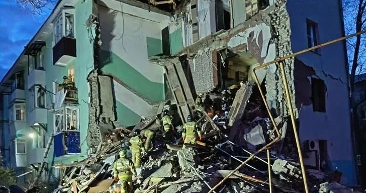 В России частично обрушился подъезд жилого дома в результате атаки беспилотников