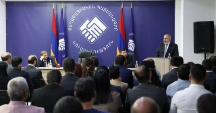 Paşinyan ianə toplayır