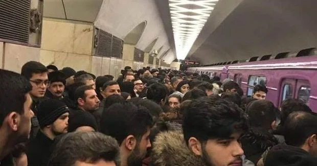 После сбоя в метро Баку сохраняется высокая загруженность