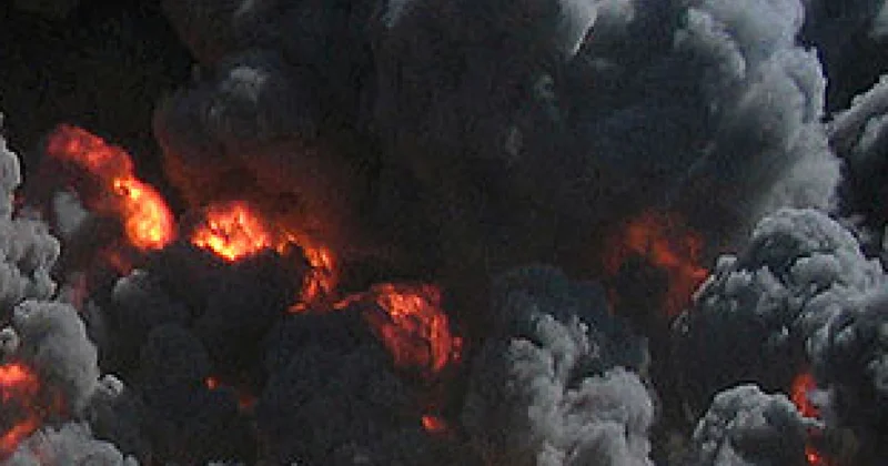 В Иракском Курдистане горит НПЗ видео