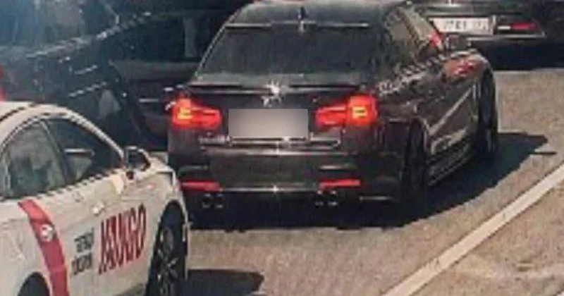 Tıxacda qalan maşına dayanma durma cəriməsi yazıldı FOTO