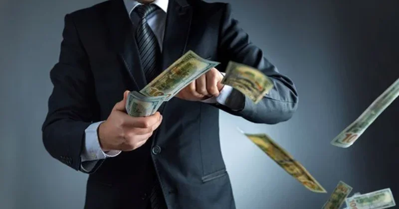 Bu insanlar gündə 1 milyard dollar qazanırlar: Dünya ilk trilyonçuya çox yaxındır