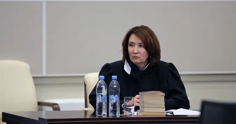 Axtarışda olan rus hakim Azərbaycanı tərk edib