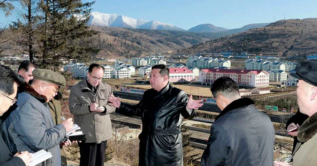 KXDR də yeni gəminin suya buraxılarkən zədələnməsi Kim Çen Inı qəzəbləndirib
