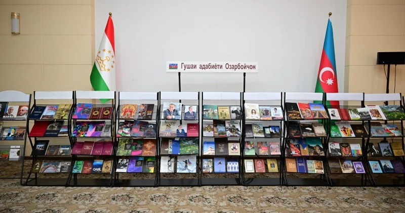 Azərbaycan Ədəbiyyatı Guşəsinin açılış mərasimi olub FOTOLAR