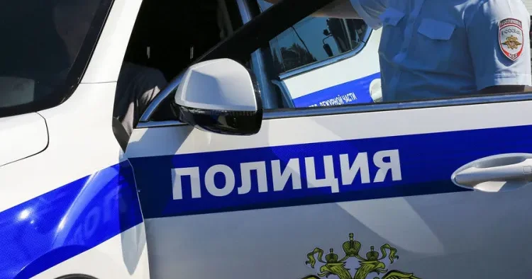 Sərxoş kişi eyvandan atəş açdı yoldan keçəni yaraladı