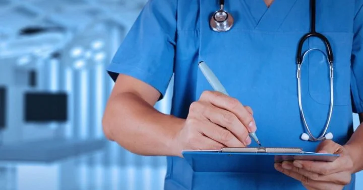 Özəl klinikalarda insanları soğan qabığı kimi soyan həkimlər Onlara nəzarət niyə yoxdur? (VİDEO)