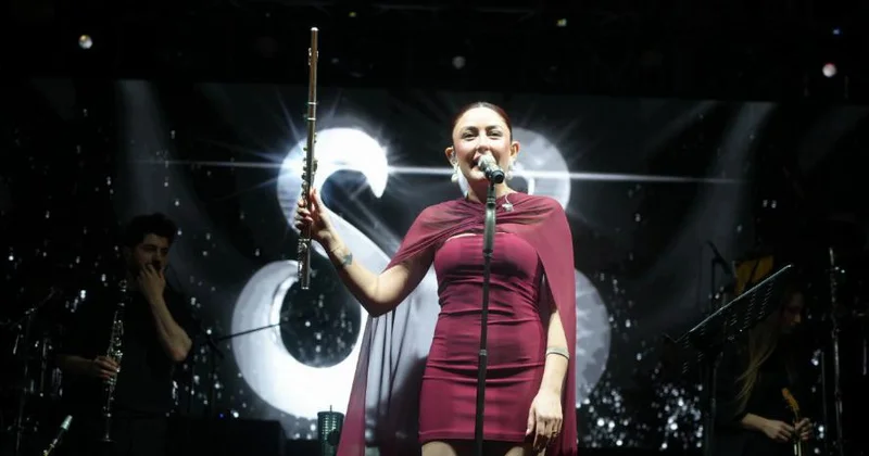 Mosso zəlzələdən əziyyət çəkənlərə pulsuz konsert verdi