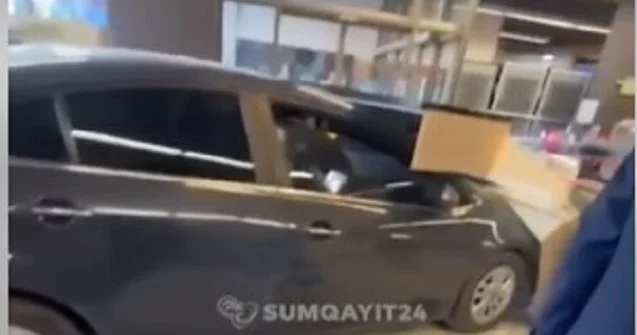 Qaz pedalı ilə əyləci səhv saldı Maşını “Araz”a girdi Video