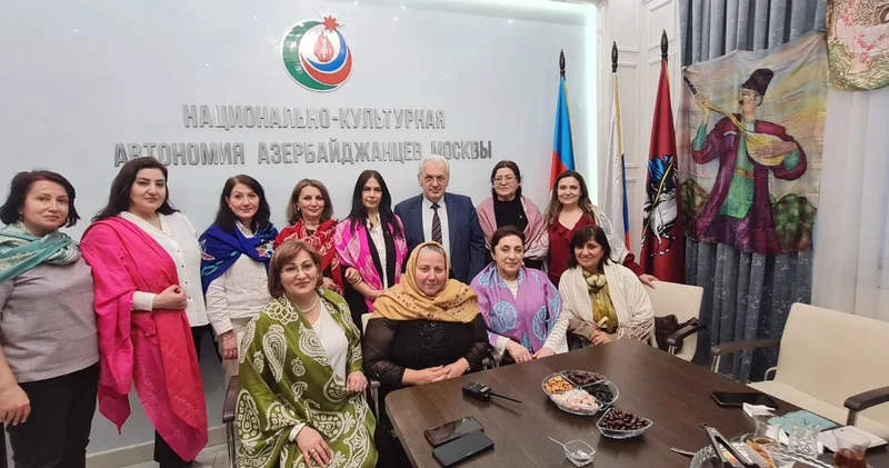 Güllü tomarli ilə şeir gecəsi
