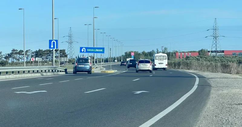 В Баку установлена уникальная автобусная остановка Бег со смертью с препятствиями / ФОТО / ВИДЕО