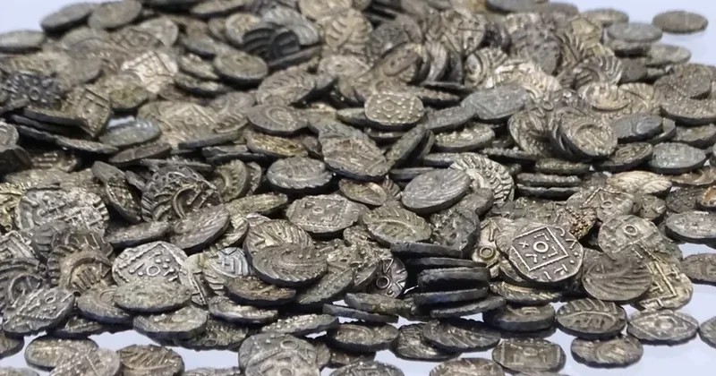 Серебряный клад древних кельтов нашел 90 летний охотник за сокровищами