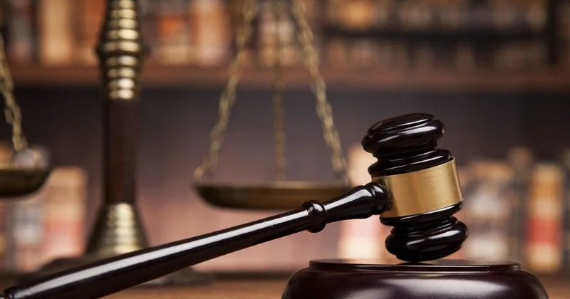 Arvadını döyən və onun ailə üzvlərinin evlərinə qanunsuz daxil olan şəxslə bağlı QƏRAR