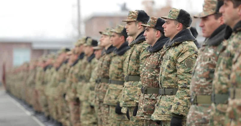 Армия или деньги: в Армении одобрили законопроект о платной службе