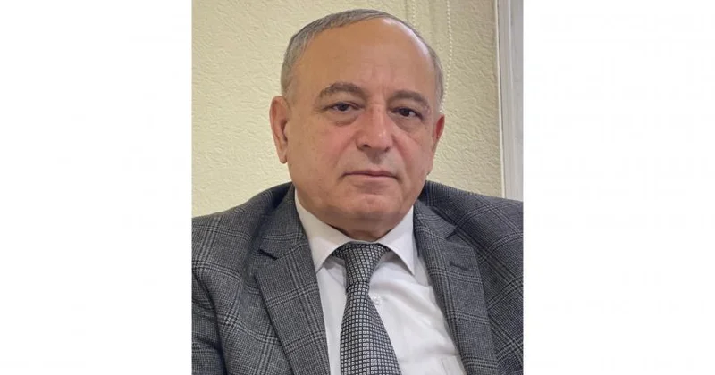 Tacsız kraliça Kamil Əfsəroğlu yazır
