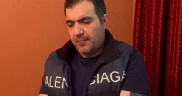 Binanın blokunda narkotik qəbul edən şəxs saxlanıldı YENİLƏNİB (VİDEO)