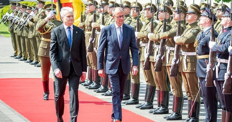 Fridrix Merts Almaniya ordusunun 45 ci tank briqadasının Litvada yerləşdirməsi ilə əlaqədar bu ölkəyə səfər edib