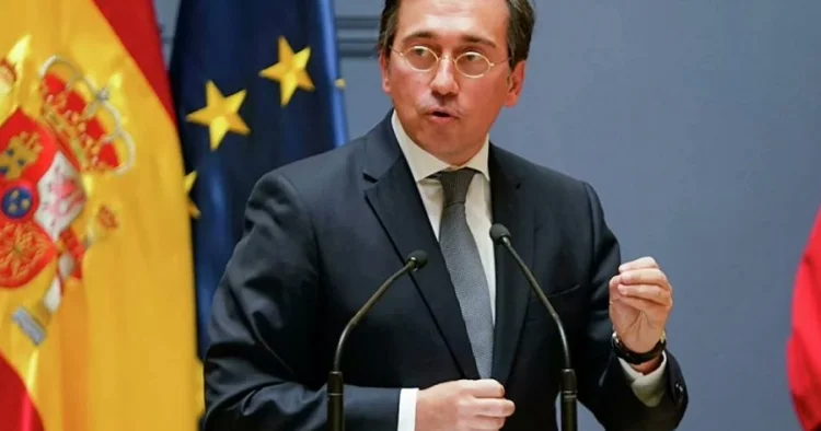 İspaniyanın XİN başçısı ölkənin NATO dan çıxarılması barədə suala güldü
