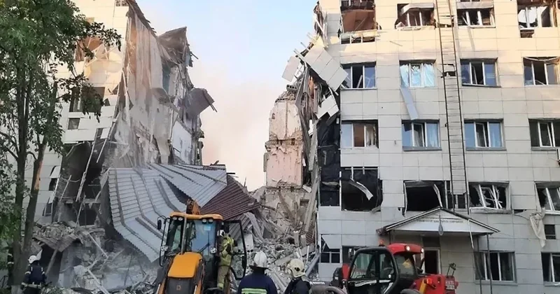 Ukrayna ordusu Luqanskda kollecə dron zərbəsi endirib, bir nəfər ölüb, 18 nəfər dağıntılar alında qalıb