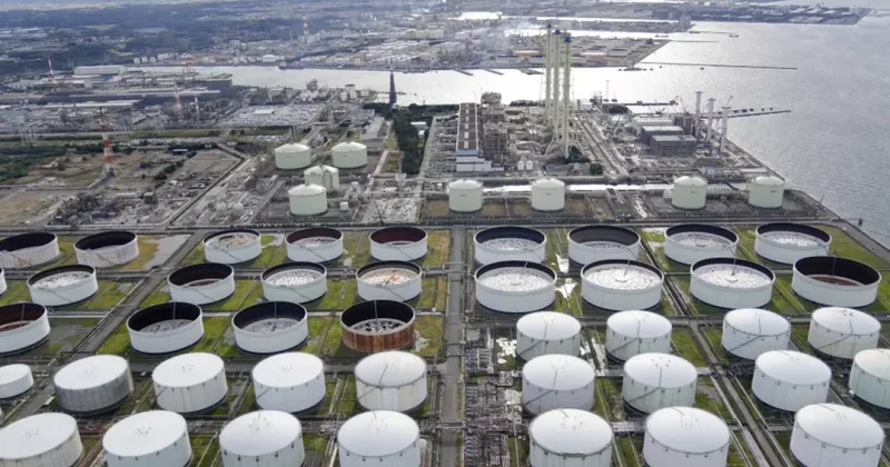 FT: Минфин Франции не спешит с высвобождением нефти из резервов