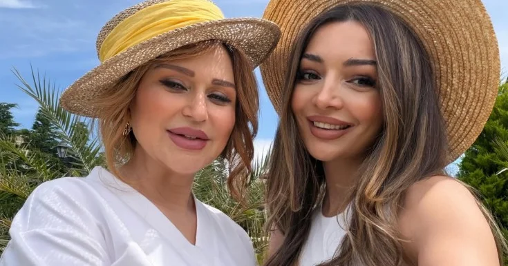 Mələkxanım Eyubova gəlini ilə Foto