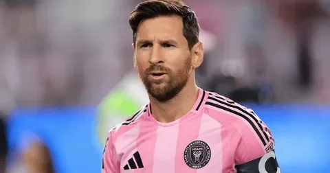 Lionel Messi rəsmən milyarder oldu
