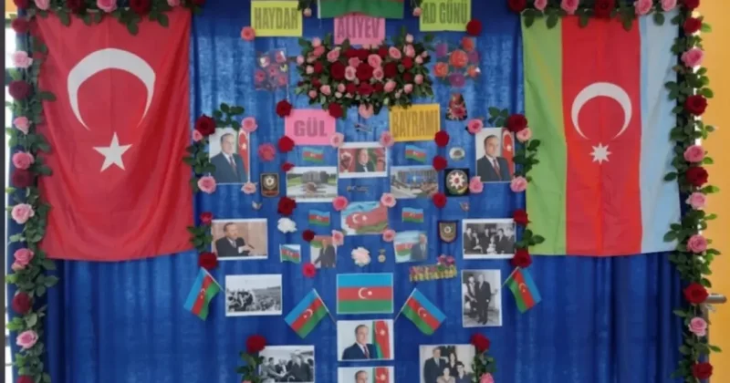 Турецкие школьники почтили память Гейдара Алиева ФОТО