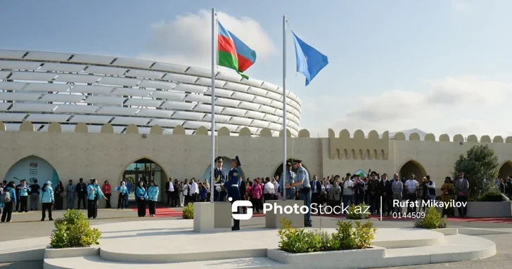 Церемония спуска флага ознаменовала завершение WUF13 в Баку