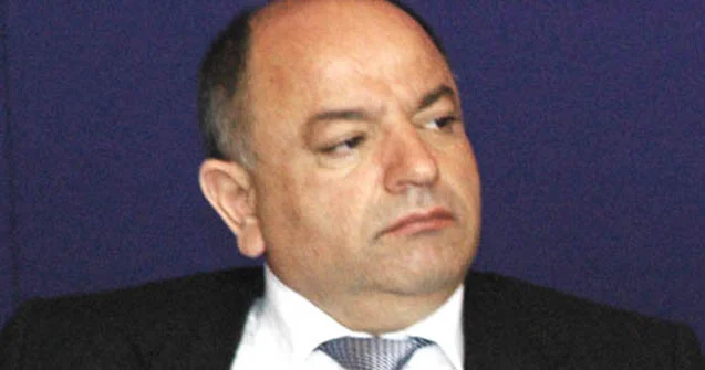Keçmiş məmurun xanımı ilə qızı arasında miras davası gedir