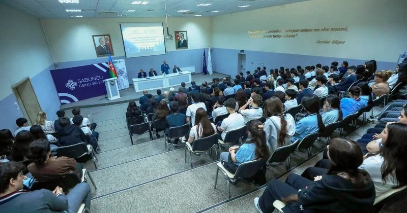 “Müasir dövrdə informasiya mühiti və sosial çağırışlar fonunda gənclər arasında mənəvi dəyərlər” mövzusunda tədbir keçirilib FOTO