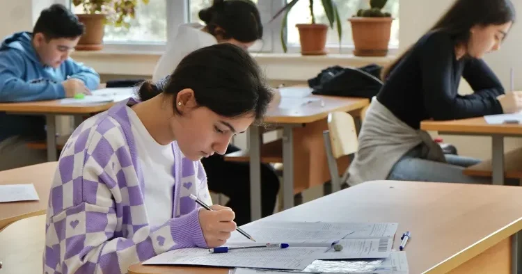 9 cu siniflər yenidən imtahan verəcək RƏSMİ