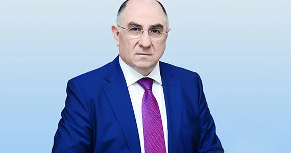 İnsan “cini şüşədən buraxıb”, deyəsən!