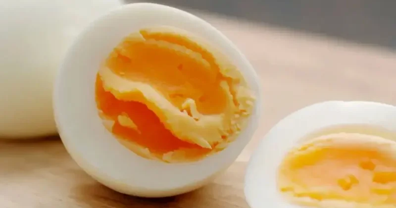 Yumurtanı bu formada yemək faydasını zibil qabına atmaq deməkdir