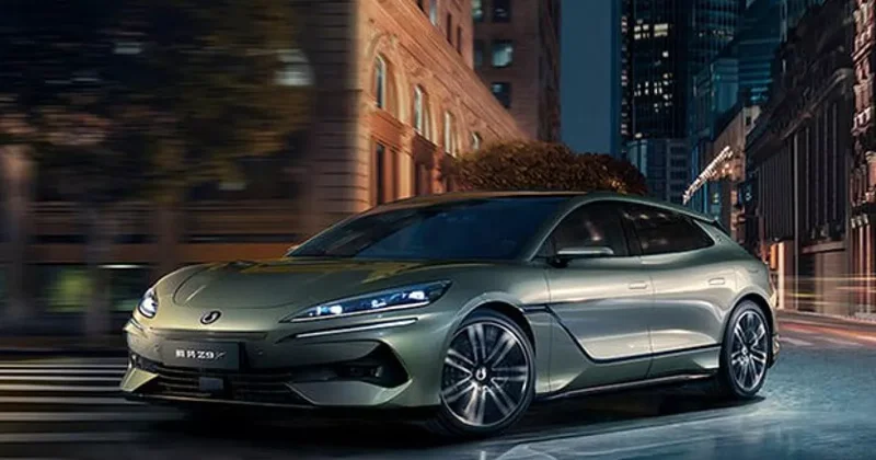 В Каннах представили эксклюзивную версию Denza Z9 GT с драгоценными камнями