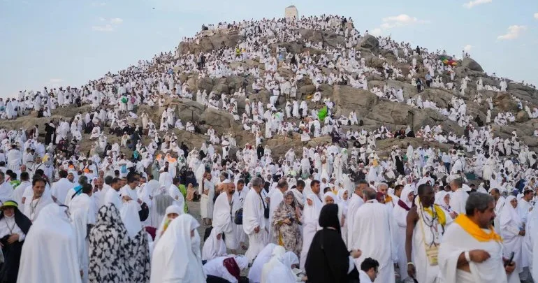 Ərəfat dağı zamana qarşı çıxır: 9 milyon illik geoloji möcüzə...