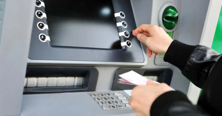 ​Kartdan pul çıxıldı, amma bankomat vermədi Belə halda pullar necə geri qaytarılır?